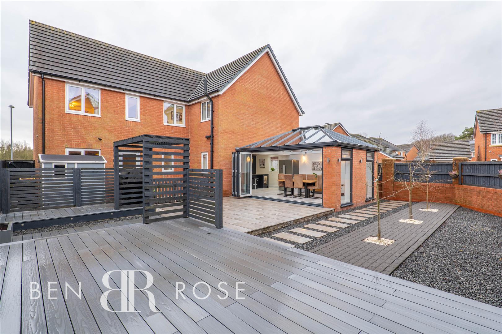 4 bed property in Moss Nook Drive, Preston